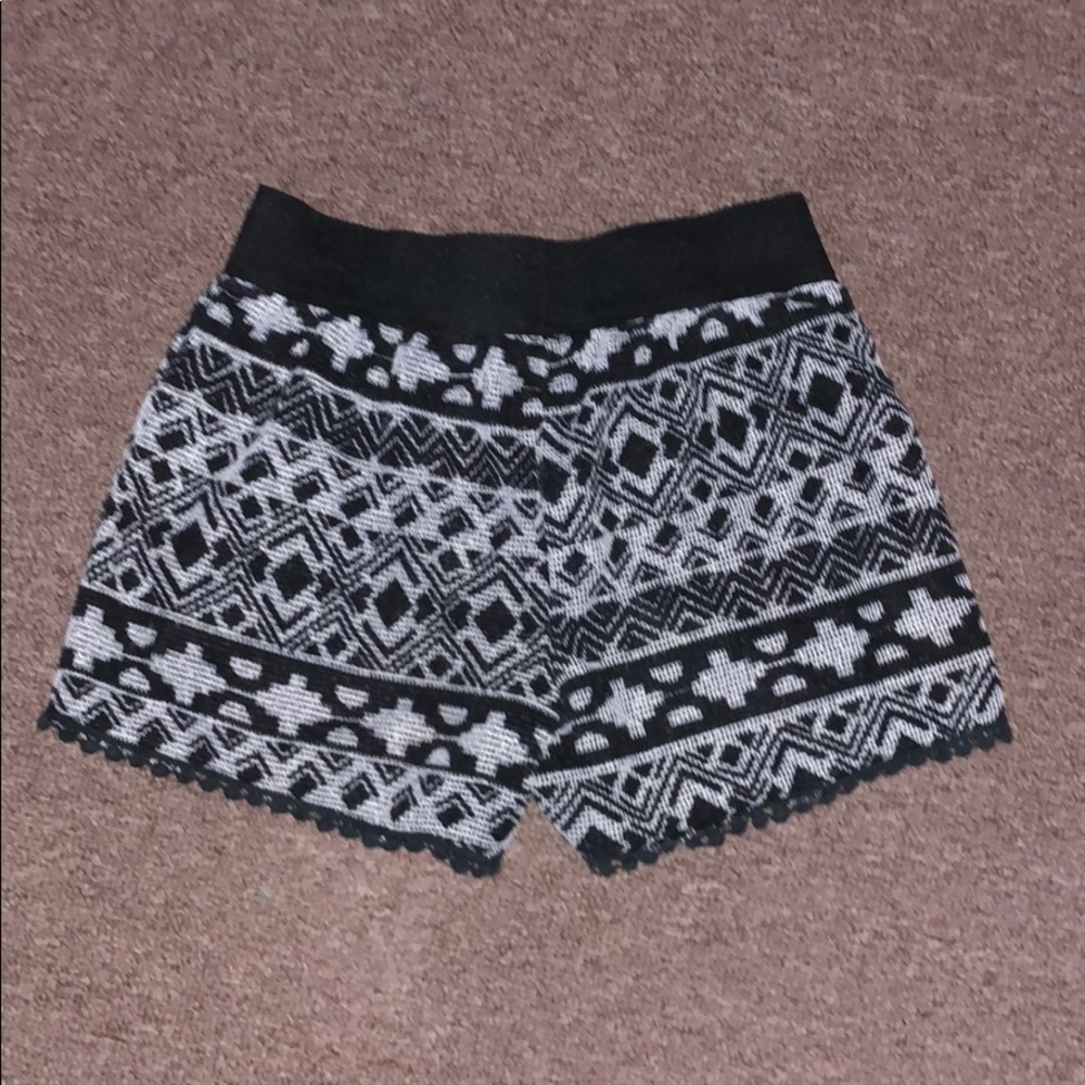 Textured and patterned Shorts - Picture 2 of 3